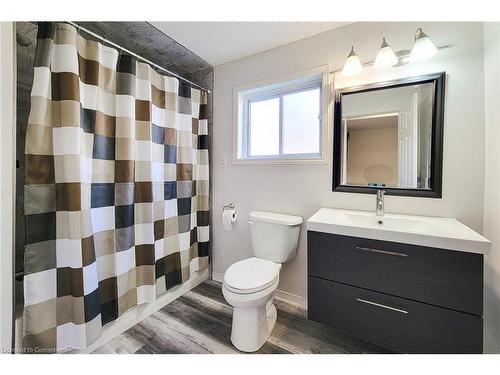 3831 Cardinal Drive, Niagara Falls, ON - Indoor Photo Showing Bathroom