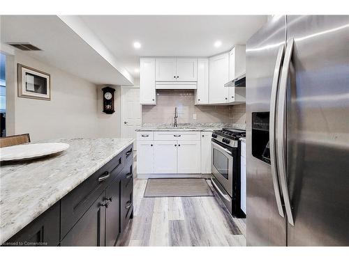 3831 Cardinal Drive, Niagara Falls, ON - Indoor Photo Showing Kitchen With Stainless Steel Kitchen With Upgraded Kitchen