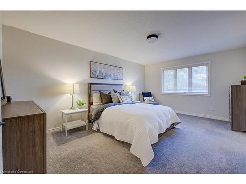 517 Larkspur Lane, Burlington, ON - Indoor Photo Showing Bedroom