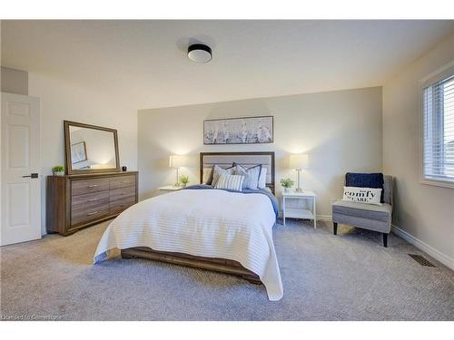 517 Larkspur Lane, Burlington, ON - Indoor Photo Showing Bedroom