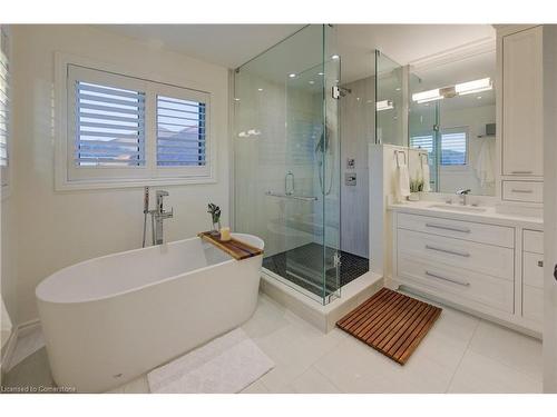 517 Larkspur Lane, Burlington, ON - Indoor Photo Showing Bathroom