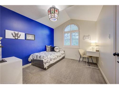 517 Larkspur Lane, Burlington, ON - Indoor Photo Showing Bedroom