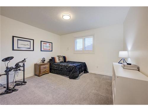 517 Larkspur Lane, Burlington, ON - Indoor Photo Showing Bedroom