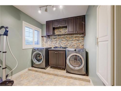 517 Larkspur Lane, Burlington, ON - Indoor Photo Showing Laundry Room