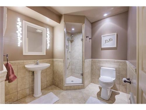 517 Larkspur Lane, Burlington, ON - Indoor Photo Showing Bathroom