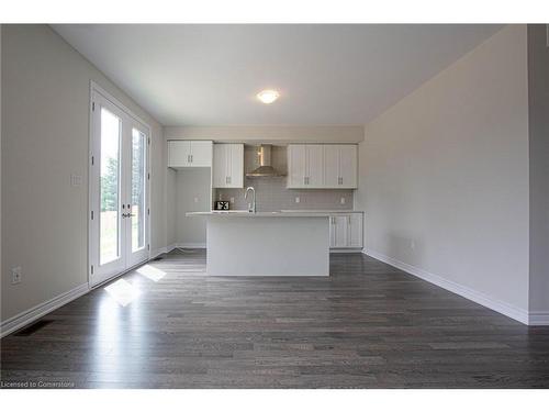 57 Blackbird Way, Hamilton, ON - Indoor Photo Showing Kitchen