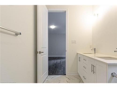 57 Blackbird Way, Hamilton, ON - Indoor Photo Showing Bathroom