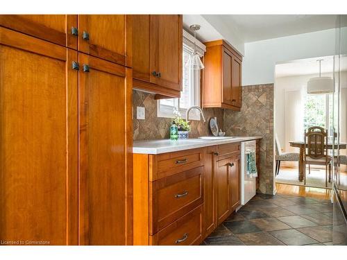 4 Knollwood Court, Dundas, ON - Indoor Photo Showing Kitchen