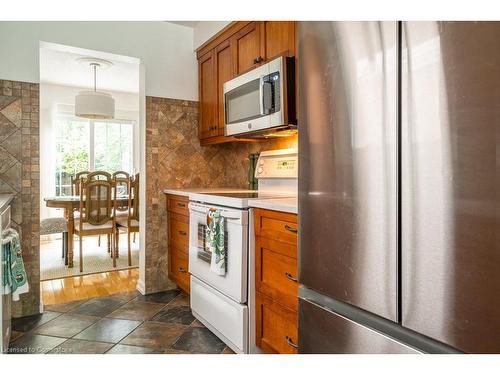 4 Knollwood Court, Dundas, ON - Indoor Photo Showing Kitchen