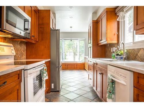 4 Knollwood Court, Dundas, ON - Indoor Photo Showing Kitchen