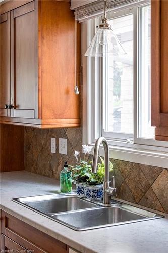 4 Knollwood Court, Dundas, ON - Indoor Photo Showing Kitchen With Double Sink