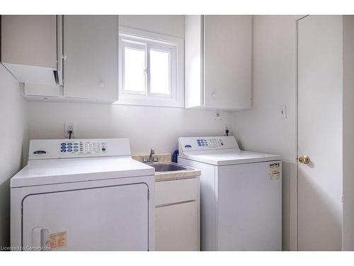 4 Knollwood Court, Dundas, ON - Indoor Photo Showing Laundry Room