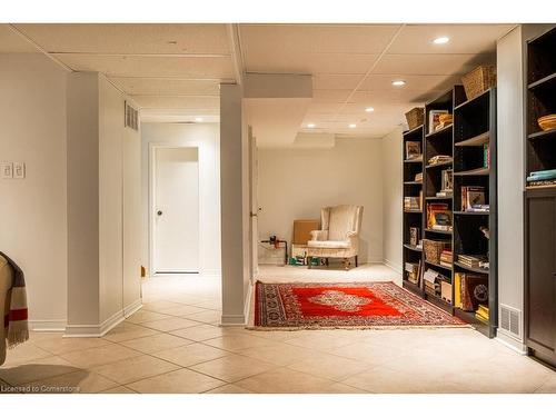 4 Knollwood Court, Dundas, ON - Indoor Photo Showing Other Room