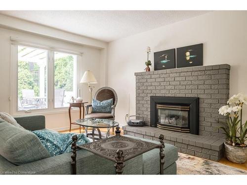 4 Knollwood Court, Dundas, ON - Indoor Photo Showing Living Room With Fireplace