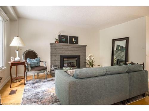 4 Knollwood Court, Dundas, ON - Indoor Photo Showing Living Room With Fireplace