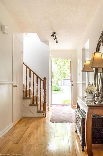 4 Knollwood Court, Dundas, ON - Indoor Photo Showing Other Room