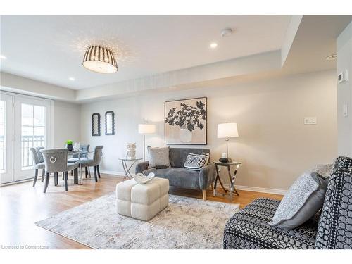 125-2441 Greenwich Drive, Oakville, ON - Indoor Photo Showing Living Room