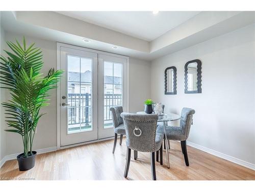 125-2441 Greenwich Drive, Oakville, ON - Indoor Photo Showing Dining Room