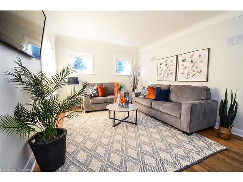 61 Marmora Street, St. Catharines, ON - Indoor Photo Showing Living Room