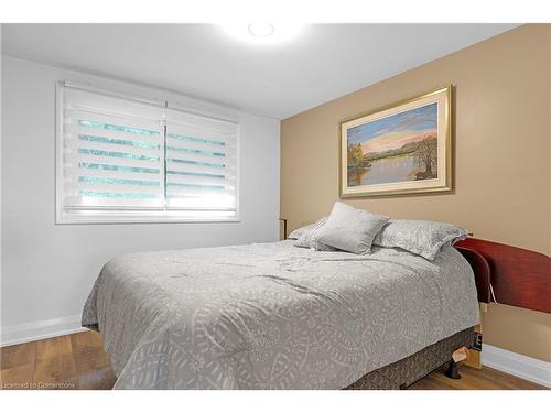 64 Hildegard Drive, Hamilton, ON - Indoor Photo Showing Bedroom