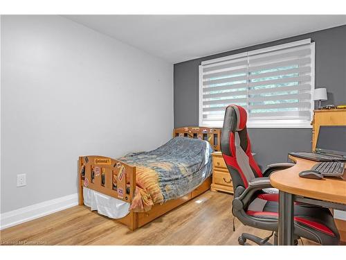 64 Hildegard Drive, Hamilton, ON - Indoor Photo Showing Bedroom