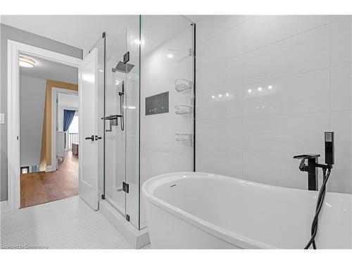 64 Hildegard Drive, Hamilton, ON - Indoor Photo Showing Bathroom