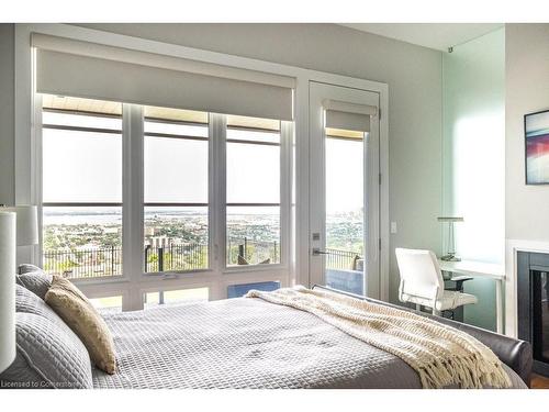 147 Mountain Park Avenue, Hamilton, ON - Indoor Photo Showing Bedroom