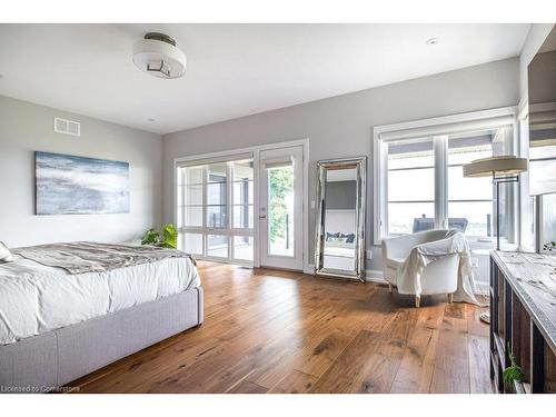 147 Mountain Park Avenue, Hamilton, ON - Indoor Photo Showing Bedroom