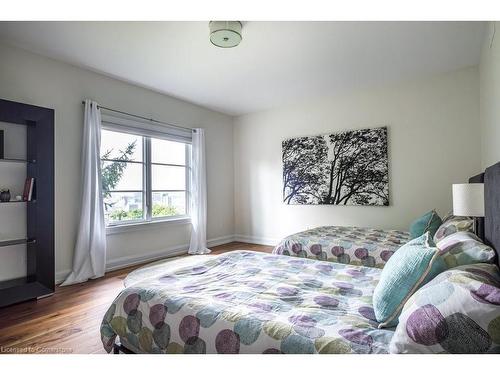 147 Mountain Park Avenue, Hamilton, ON - Indoor Photo Showing Bedroom