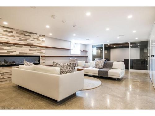 147 Mountain Park Avenue, Hamilton, ON - Indoor Photo Showing Living Room With Fireplace