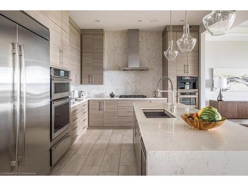 147 Mountain Park Avenue, Hamilton, ON - Indoor Photo Showing Kitchen With Upgraded Kitchen