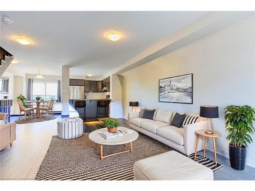 31 Mayland Trail, Stoney Creek, ON - Indoor Photo Showing Living Room