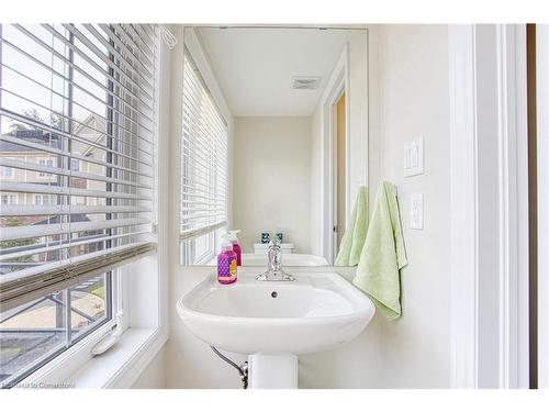 31 Mayland Trail, Stoney Creek, ON - Indoor Photo Showing Bathroom