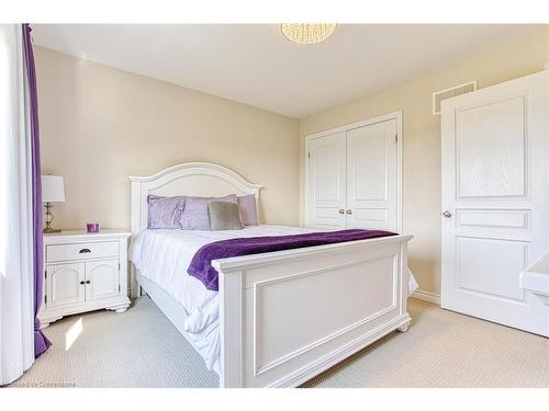 31 Mayland Trail, Stoney Creek, ON - Indoor Photo Showing Bedroom