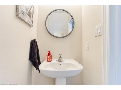 31 Mayland Trail, Stoney Creek, ON - Indoor Photo Showing Bathroom