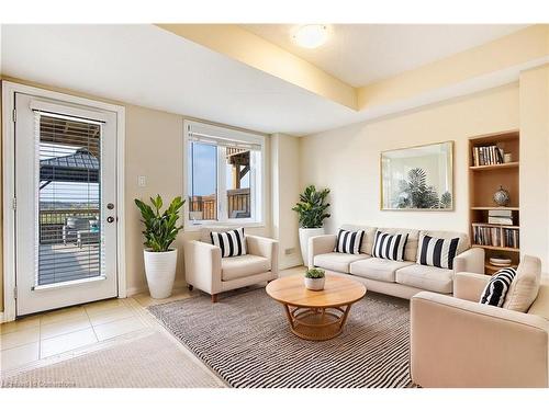 31 Mayland Trail, Stoney Creek, ON - Indoor Photo Showing Living Room