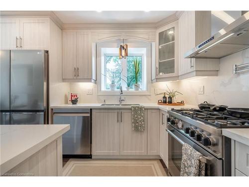 1017 Plains View Avenue, Burlington, ON - Indoor Photo Showing Kitchen With Stainless Steel Kitchen With Upgraded Kitchen