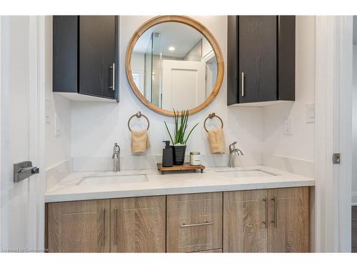 1017 Plains View Avenue, Burlington, ON - Indoor Photo Showing Bathroom