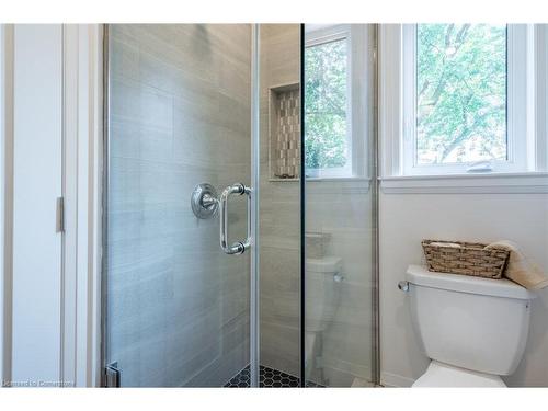 1017 Plains View Avenue, Burlington, ON - Indoor Photo Showing Bathroom