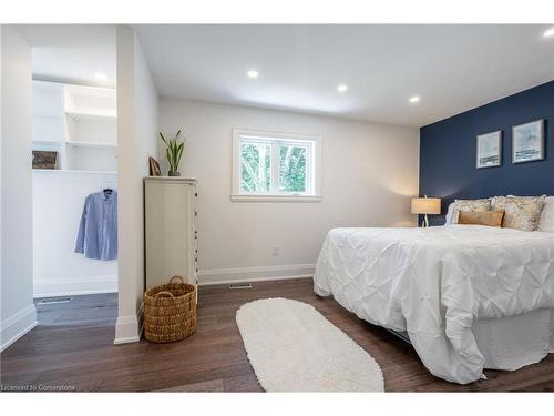 1017 Plains View Avenue, Burlington, ON - Indoor Photo Showing Bedroom