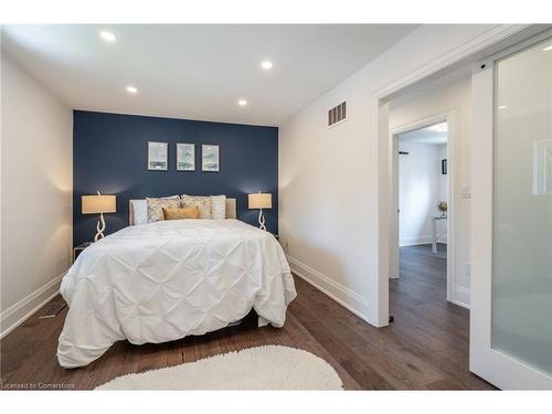 1017 Plains View Avenue, Burlington, ON - Indoor Photo Showing Bedroom