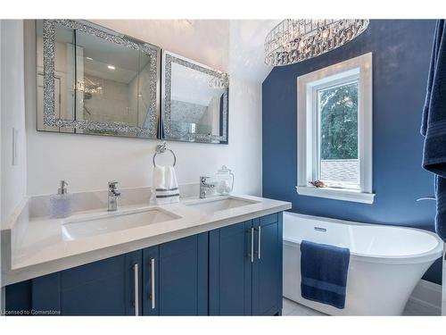 1017 Plains View Avenue, Burlington, ON - Indoor Photo Showing Bathroom