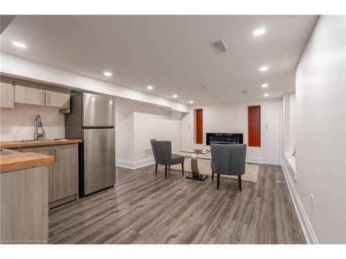 1017 Plains View Avenue, Burlington, ON - Indoor Photo Showing Kitchen