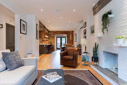 15 Melrose Avenue S, Hamilton, ON - Indoor Photo Showing Living Room With Fireplace