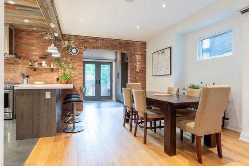 15 Melrose Avenue S, Hamilton, ON - Indoor Photo Showing Dining Room