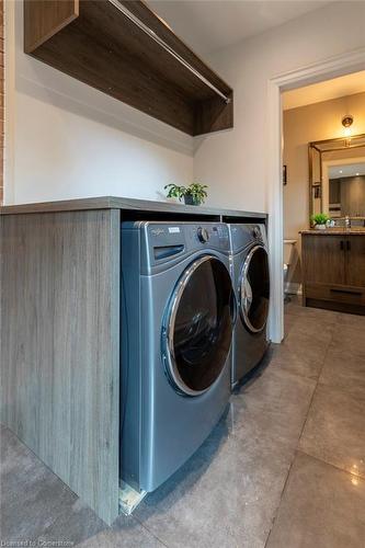 15 Melrose Avenue S, Hamilton, ON - Indoor Photo Showing Laundry Room