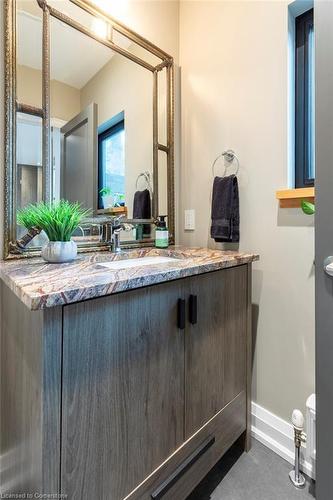 15 Melrose Avenue S, Hamilton, ON - Indoor Photo Showing Bathroom