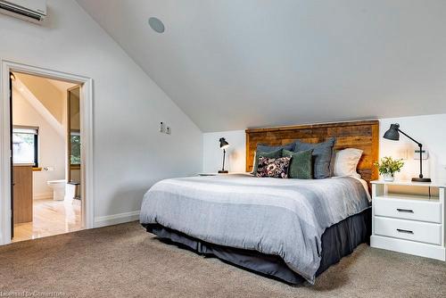 15 Melrose Avenue S, Hamilton, ON - Indoor Photo Showing Bedroom