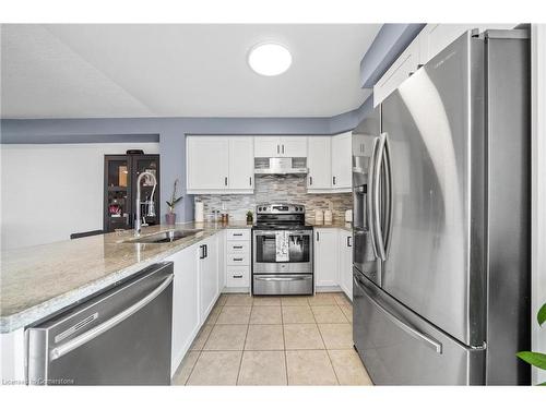 91 Mayland Trail, Hamilton, ON - Indoor Photo Showing Kitchen