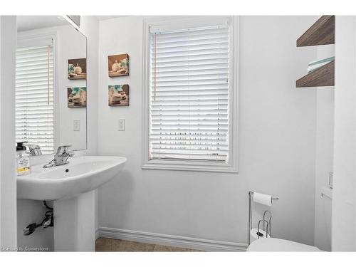 91 Mayland Trail, Hamilton, ON - Indoor Photo Showing Bathroom